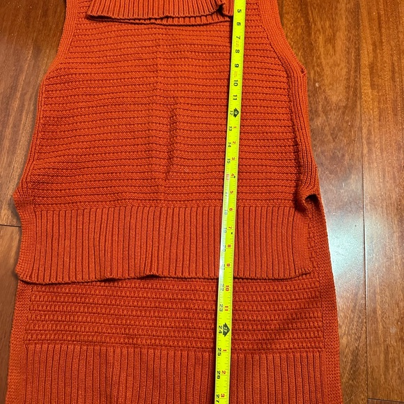 Banana Republic TEXTURED SLEEVELESS TURTLENECK orange vest sweater - Picture 3 of 6